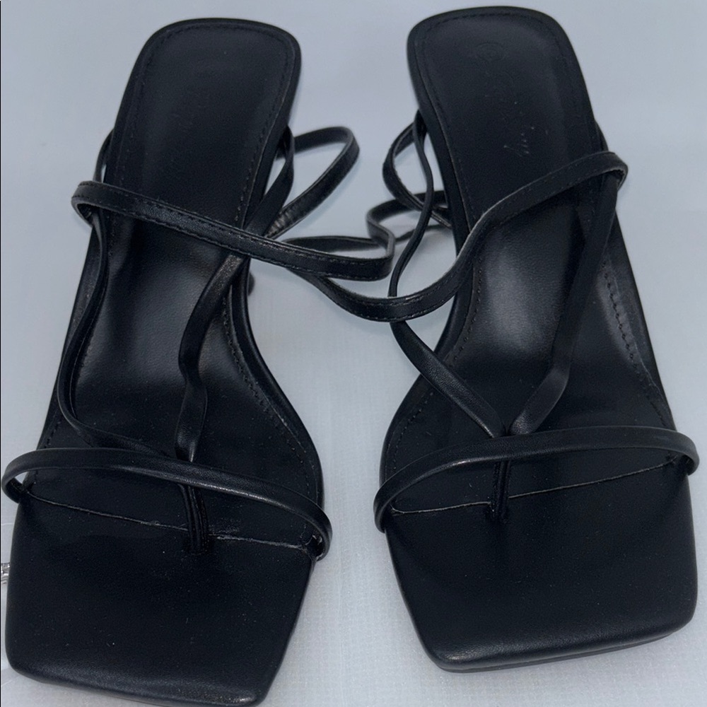Black Strappy Women's Sandals 6 NWT